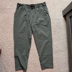Women’s Lululemon high rise 7/8 pants. Size 14